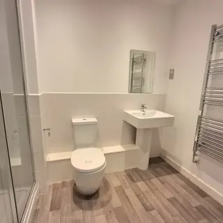 Aura Bathroom 3
